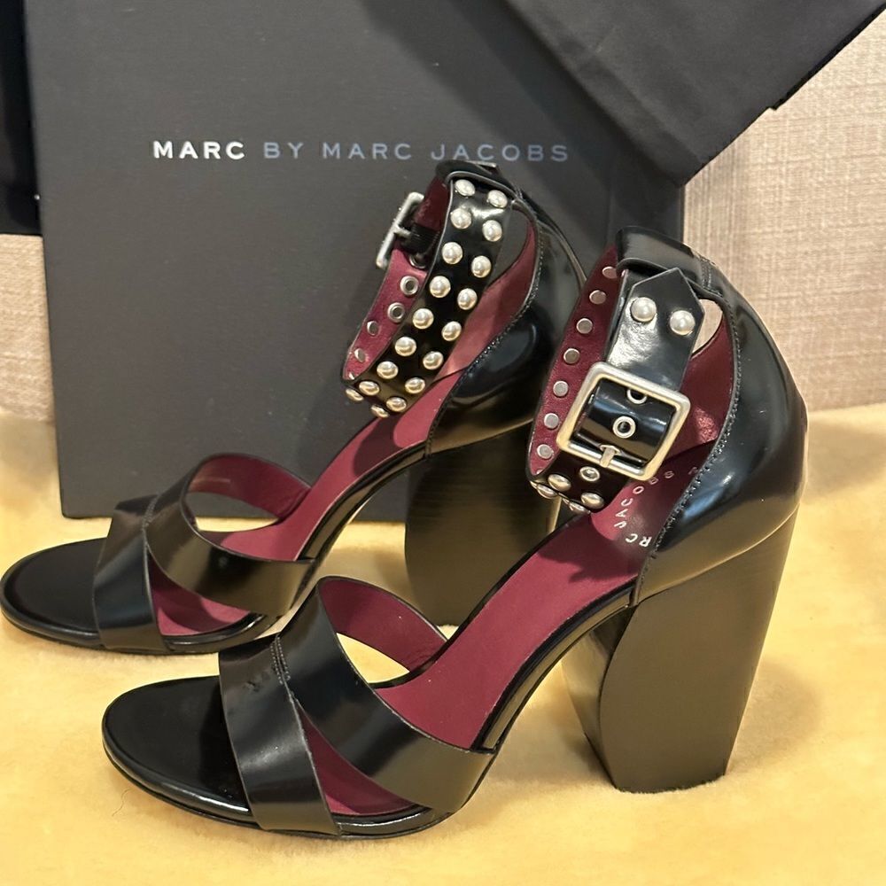 Marc Jacobs Women’s Stud Strap Half Moon Hight Heel black leather sandal US 7,5 - Picture 4 of 14
